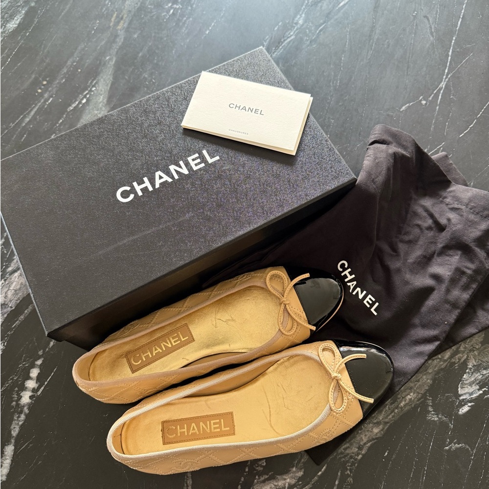 CHANEL Cream and Black Flats and Loafers with Classic Design
